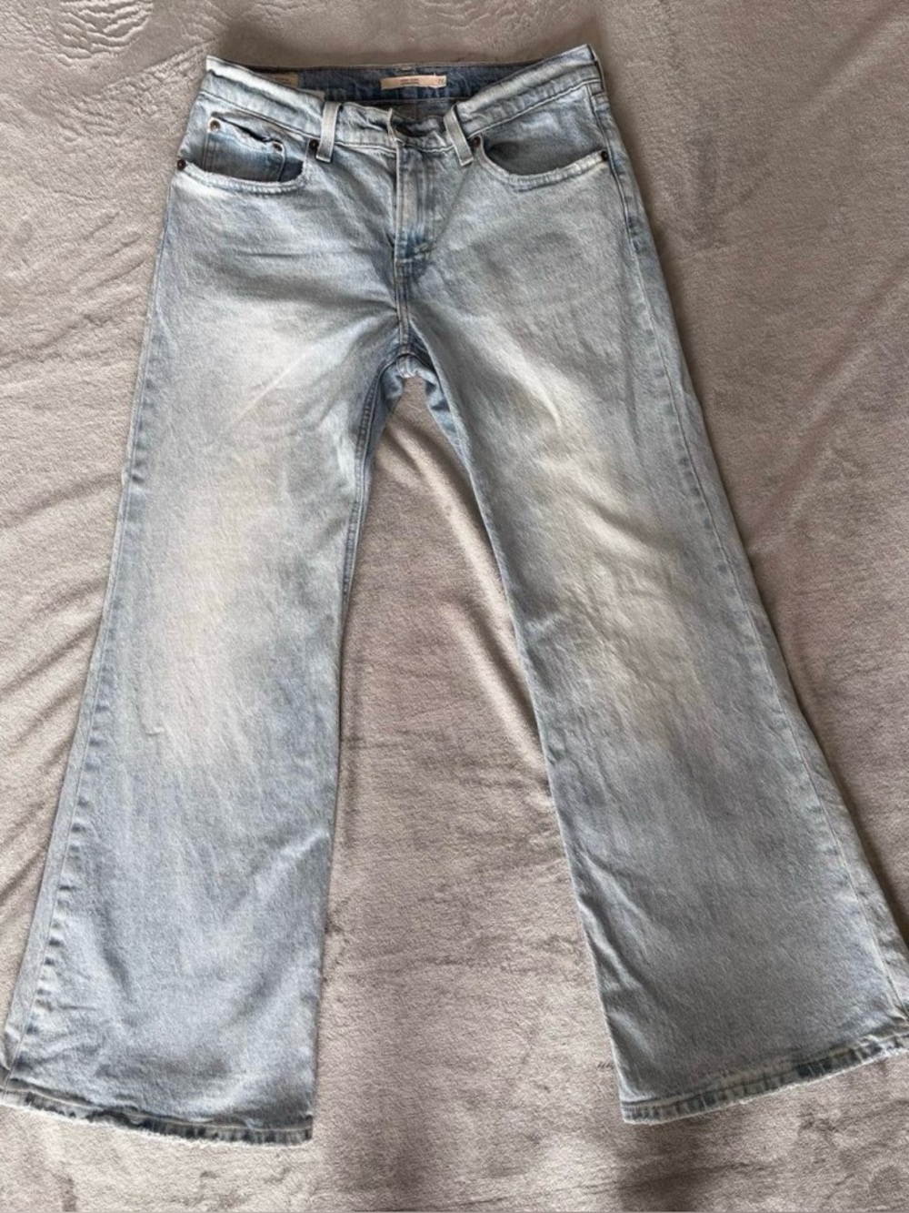 Levi’s Middy Flare Jeans Women’s Size 27 Fits 30x28 Light Wash